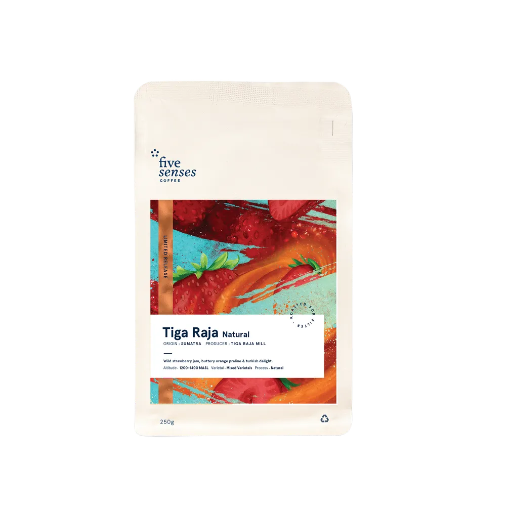 Tiga Raja, Natural